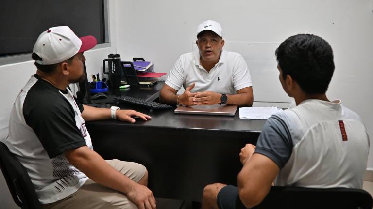 José Ontiveros Peñuelas se reúne con Isaac Rodríguez Estrada y Kevin Cisneros Navarro.