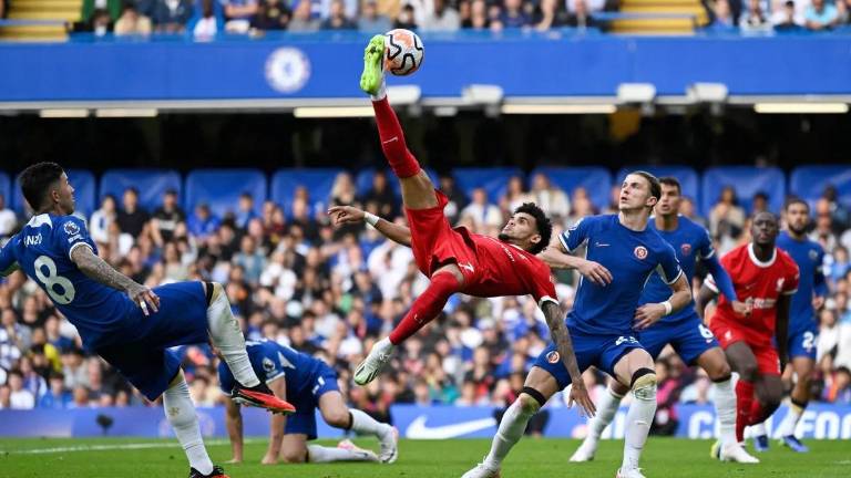 Intenso partido entre Chelsea y Liverpool.