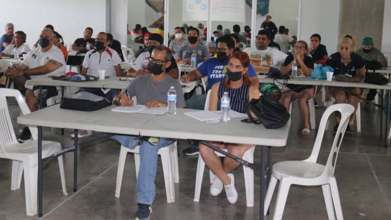 Un total de 52 entrenadores de diferentes disciplinas acudieron a este curso organizado por el Imdem.