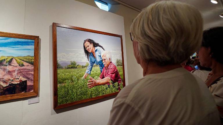 Artistas rinden homenaje al campo sinaloense en exposición.