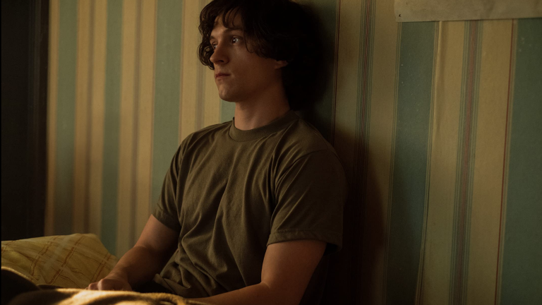 Tom Holland deja atrás su papel de superhéroe para ser parte de un thriller basado en hechos reales.