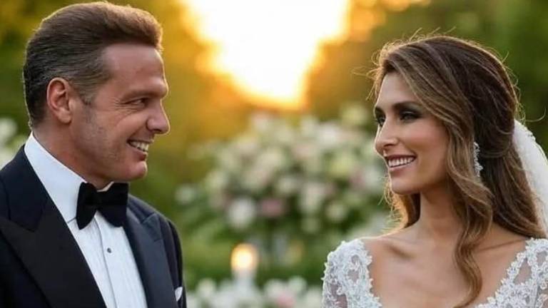 En redes sociales difunden foto del supuesto enlace de Luis Miguel y Paloma Cuevas.