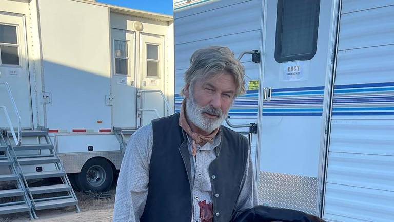 ‘Rust’, película de Alec Baldwin, lanzó su primer tráiler.