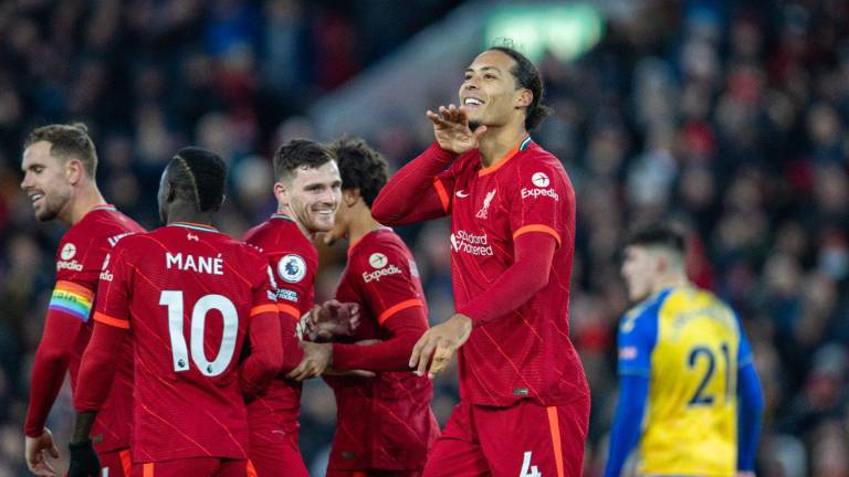 Virgil van Dijk celebra su gol.