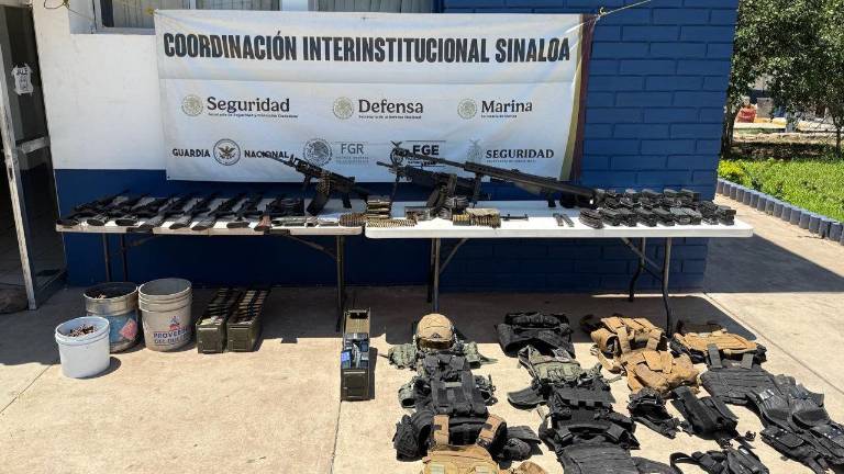 Autoridades aseguraron fusiles, ametralladoras y vehículos tras un ataque contra elementos del Ejército en Culiacán.