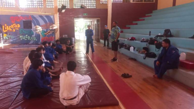 Un grupo de 15 judocas se dio cita en el primer entrenamiento.