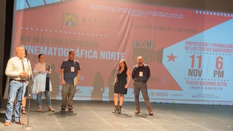 Juan Salvador Avilés, director del Isic, encabezó la ceremonia de premiación.
