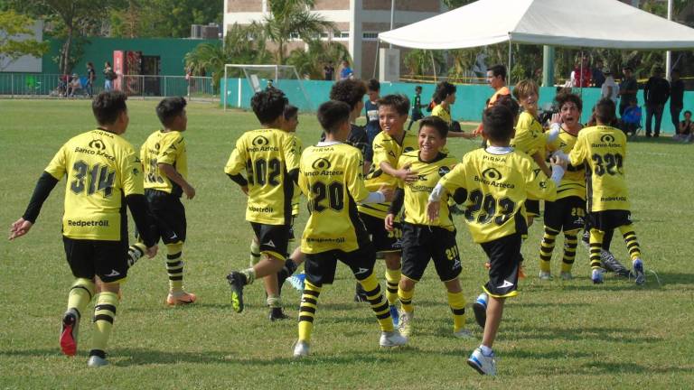 Mazatlán FC celebra su triunfo.