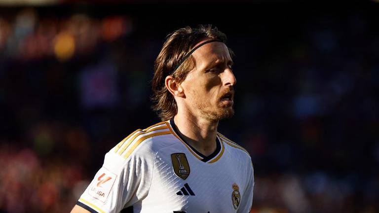 Luka Modric será compañero de Santi Giménez.