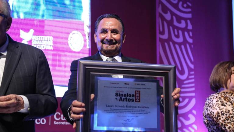 El director escénico Lázaro Fernando Rodríguez recibió el Premio Sinaloa de las Artes 2024.