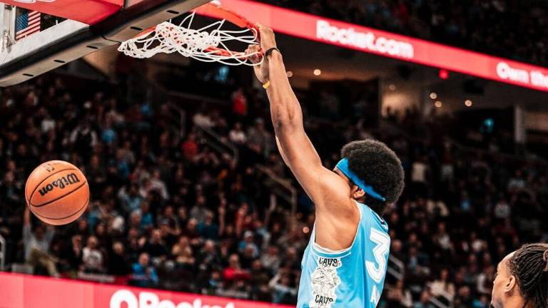 Los Cleveland Cavaliers se imponen 124-116 a los San Antonio Spurs.