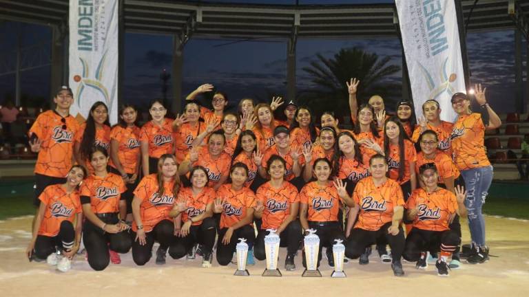 El buen ambiente reinó en la premiación de la Liga de Softbol Imdem 2022.