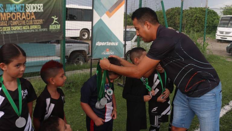Al final los jugadores fueron premiados.
