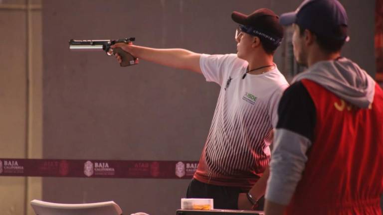 Javier Arturo Ayala Martínez se cuelga el oro en pistola tiro rápido.