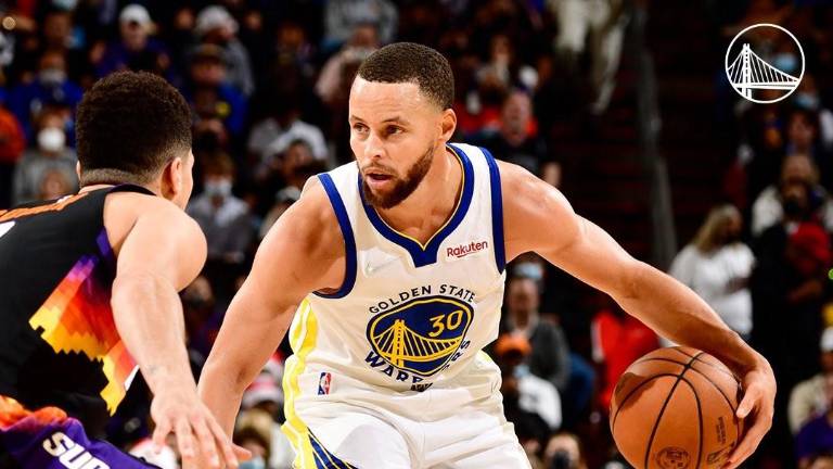 Stephen Curry tuvo más de 30 ñuntos ante Phoenix.