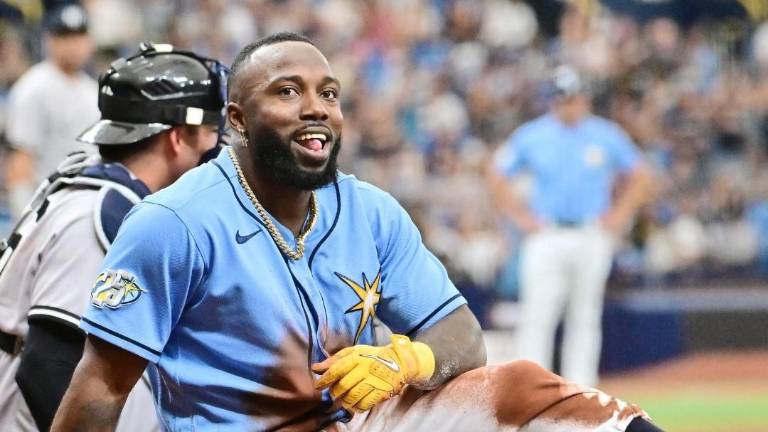 Randy Arozarena estuvo muy activo en el triunfo de los Rays de Tampa Bay.