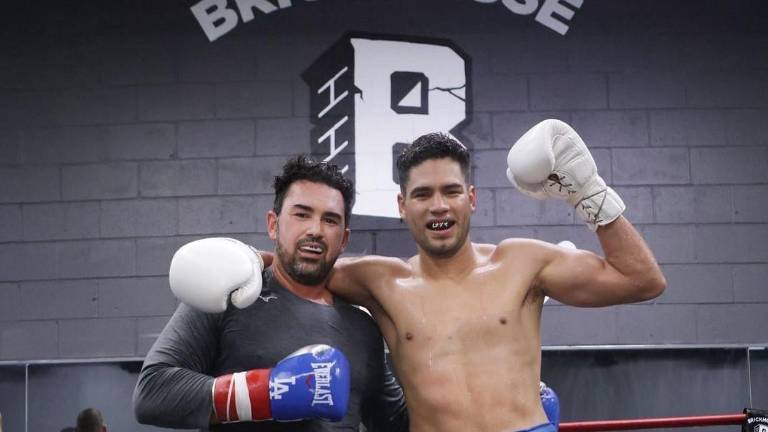Adrián González (izq.) y Gilberto “Zurdo” Ramírez entrenan en Los Ángeles.