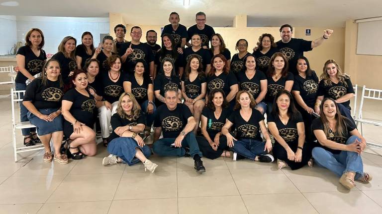 Treinta y tres integrantes de la generación 1989-1993 celebraron 30 años como egresados.