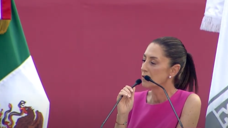 Durante un acto público masivo en el Monumento a la Revolución, Sheinbaum dio un discurso en el que destacó lo que considera logros de su administración.