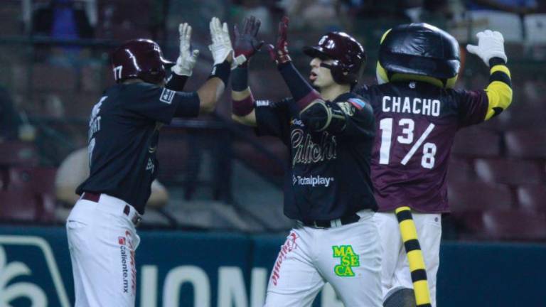 Tomateros conectó 16 imparables en el primero de la serie.
