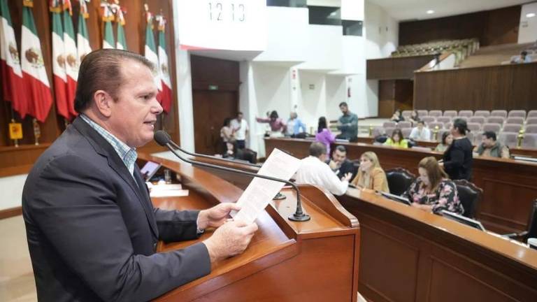 El Diputado Adolfo Beltrán criticas las movilizaciones a las que ha recurrido el Rector de la UAS tras las denuncias en su contra.