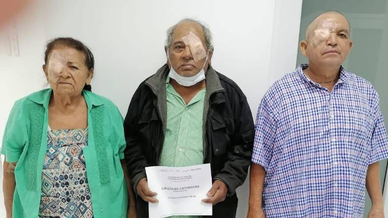 Adultos mayores de bajos recursos en Escuinapa recibieron el apoyo.