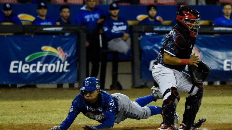Carlos Sepúlveda llega de cabeza a la registradora por los Yaquis.