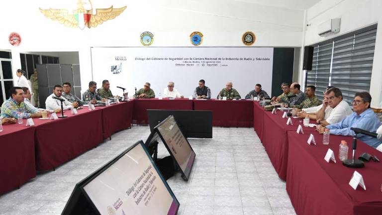 Omar García Harfuch, encabezó este miércoles la reunión del gabinete federal de seguridad en la Base Aérea Militar número 10 de Culiacán.