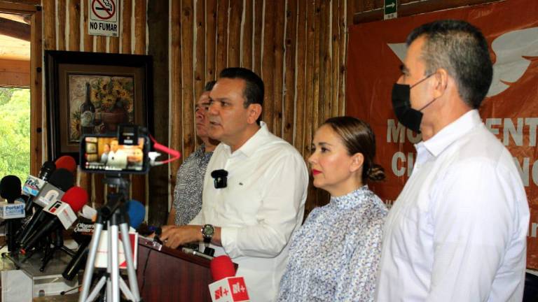 Dirigente estatal de Movimiento Ciudadano, Sergio Torres Félix; secretaria general Elizabeth Montoya