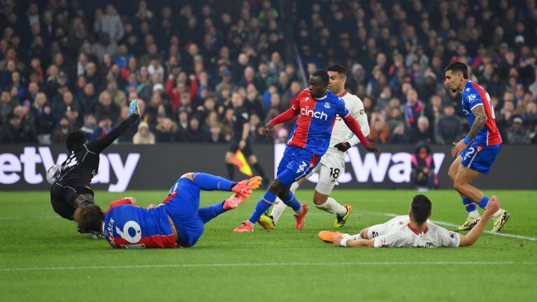 Tyrick Mitchell (3) sentenció la goleada del Crystal Palace sobre el Manchester United.
