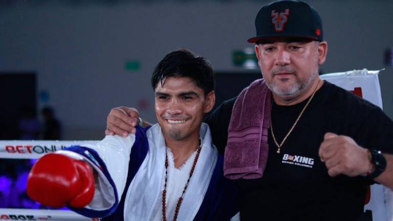 Pedro Guevara y su entrenador Radamés Hernández.