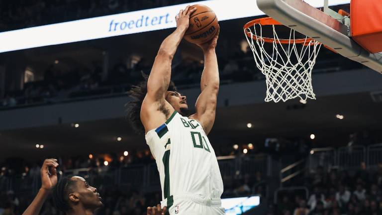 Bucks de Milwaukee mejora su récord.
