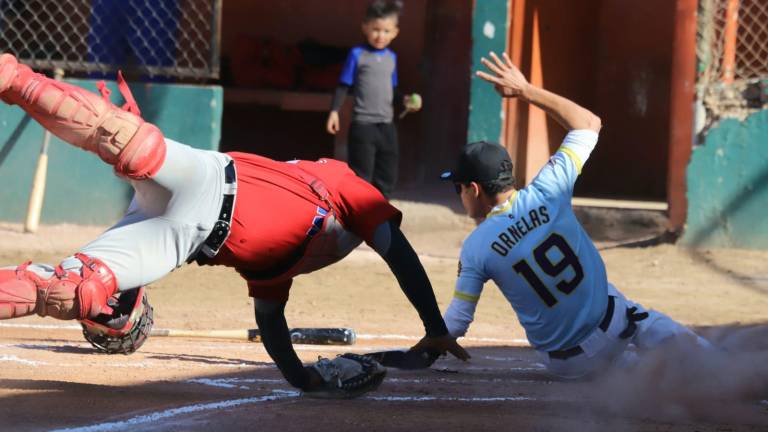 Ornelas se barre en home.