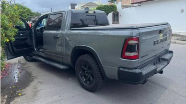 Las camionetas fueron abandonadas por sus ocupantes al notar la presencia militar. Una tenía reporte de robo.