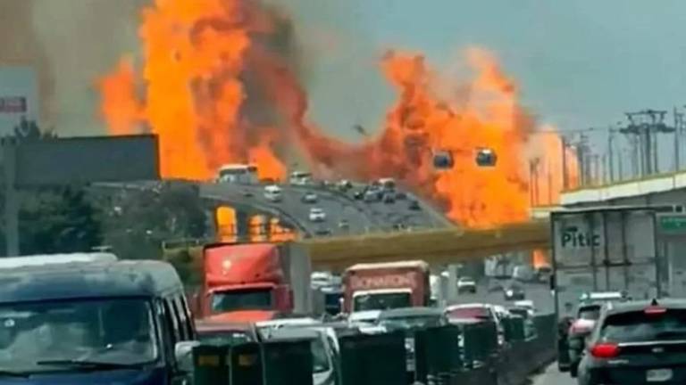 La pipa de gas tenía una capacidad de 49 mil 500 litros y que los servicios de emergencia estaban en el lugar del incidente.