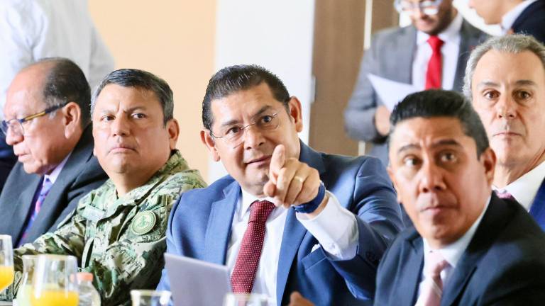 El gobernador dijo que los alcaldes no pueden “estar en medio” cuando se trata de asuntos de seguridad, ya que en caso de no actuar se está siendo cómplice.