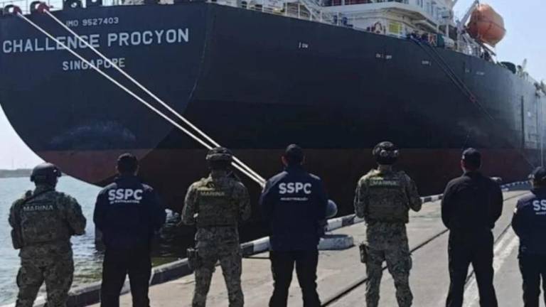 La Presidenta Claudia Sheinbaum Pardo señaló que las Fuerzas Armadas seguirán en puertos y aduanas.