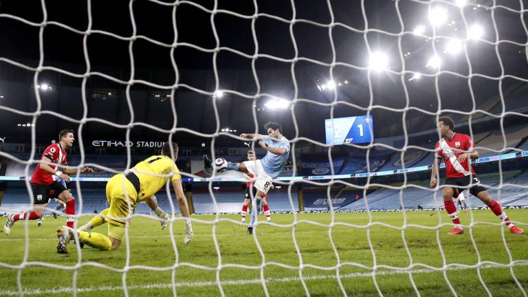 Ilkay Gündogan anota el tercer gol del Manchester City.