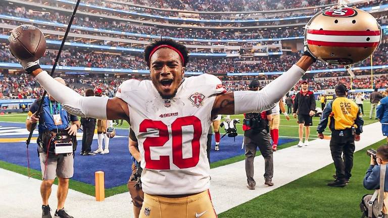 Ambry Thomas logró una intercepción para acabar el encuentro ante los Rams.