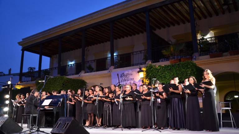 El Coro Ángela Peralta dará concierto a beneficio.