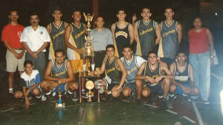 Edith Mariscal (derecha) recibirá un homenaje por parte de Venados Basketball en el juego inaugural del Cibacopa.