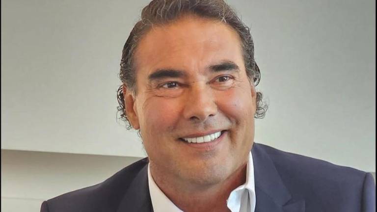 Eduardo Yáñez otra vez se enfrenta a la prensa.