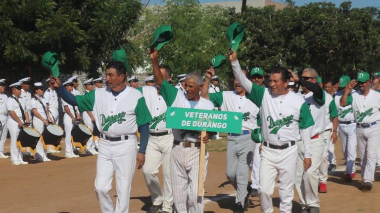 El desfile de los equipos participantes.