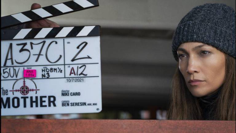 La actriz y cantante Jennifer López protagoniza The Mother.