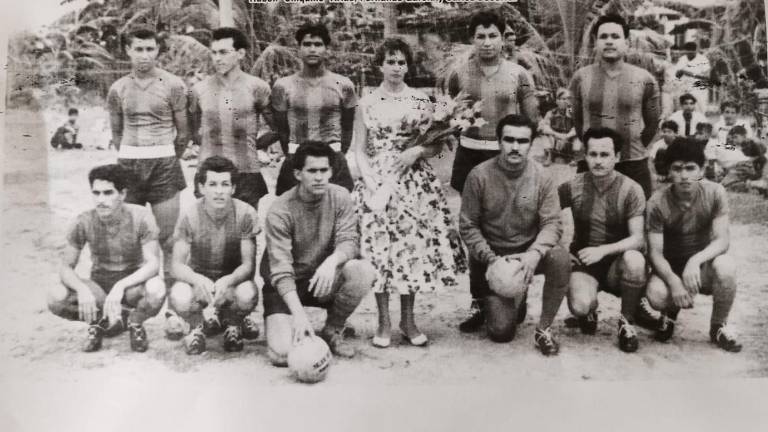 Parados (de izquierda a derecha): Jesús Ordóñez, Alejandro Martínez, Sergio “Chini” Núñez, Javier Cabrera y Alfonso “Corinto” García. Hincados: Rodolfo “Rudy” Quiroz, Carlos Castañeda, José “Chepe” Guerra, Rubén “Chiquillo” Arias, Fernando García y Carlos Becerra.