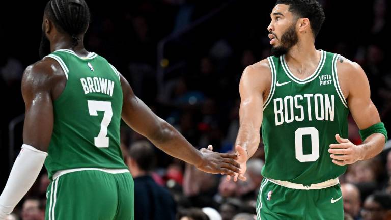 Jayson Tatum (0) tuvo 38 puntos para los Celtics.