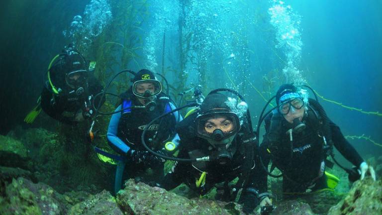 Las Sirenas de Natividad, equipo de buceo científico y comunitario.
