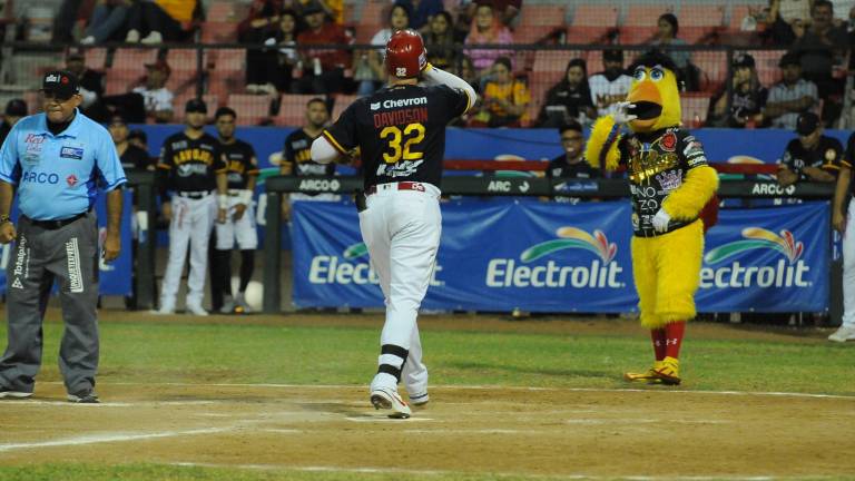 Braxton Davidson empujó una de las carreras de Mayos.
