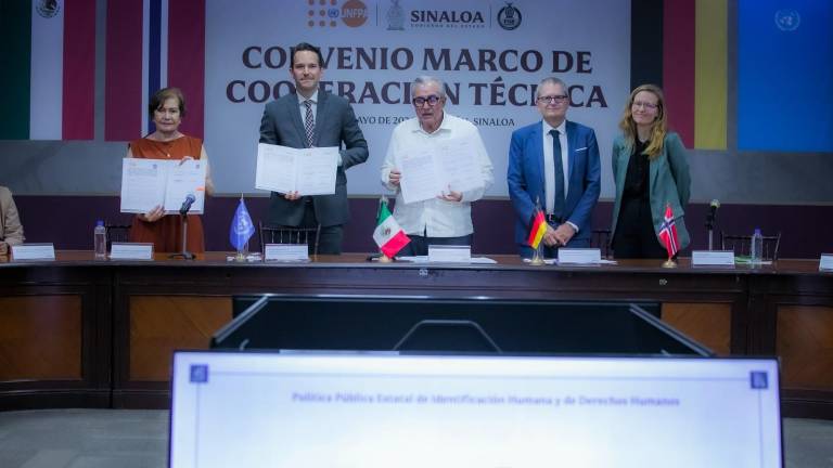 Firma de convenio entre el Gobierno de Sinaloa y representantes de Naciones Unidas, Alemania y Noruega para identificación de restos humanos.