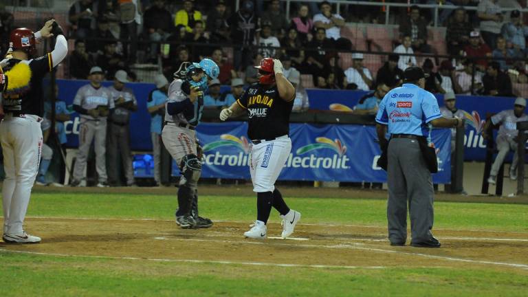 Luis Juárez anotó una de las carreras de los Mayos.